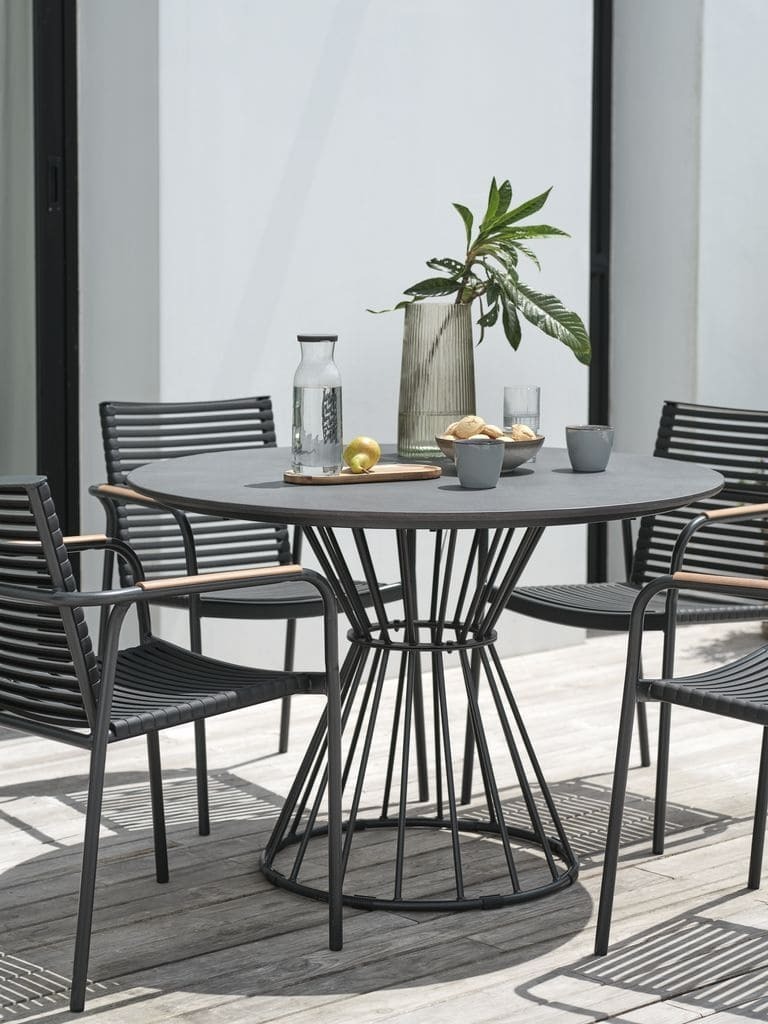 La mesa de jardín FAGERNES de color gris de Jysk