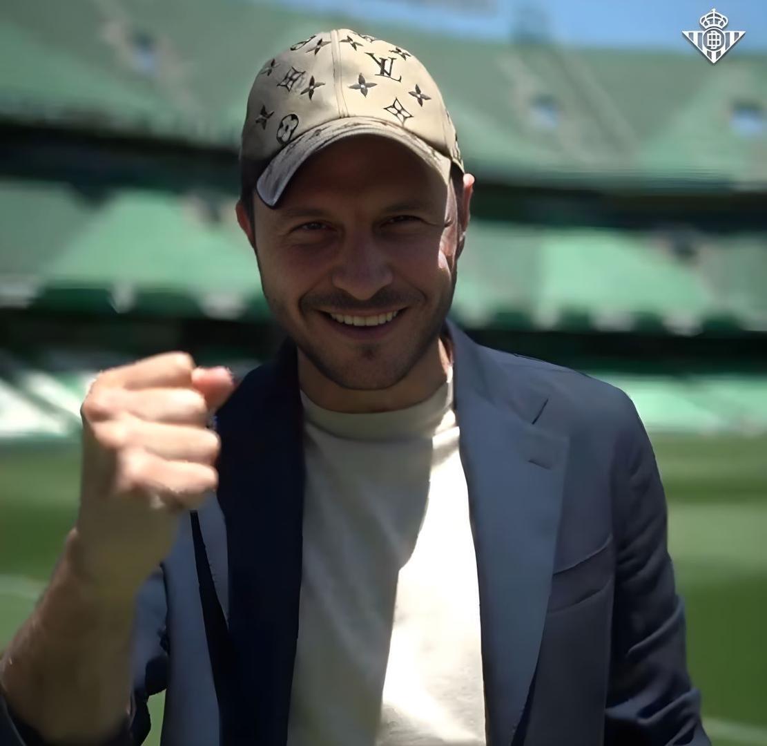 Joaquín Sánchez con la gorra Louis Vuitton MNG Gradient Cap