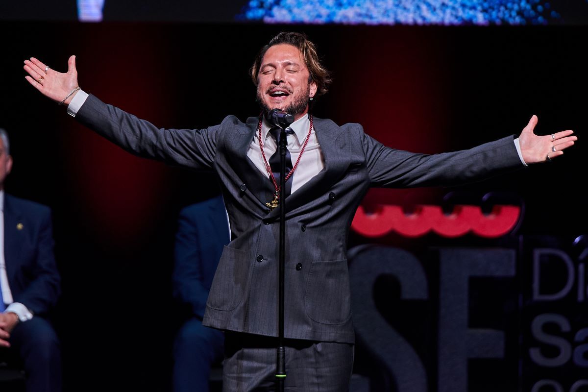 Manuel Carrasco actuando en la entrega de Medallas de la Ciudad de Sevilla | Salvador López Medina para El MIRA