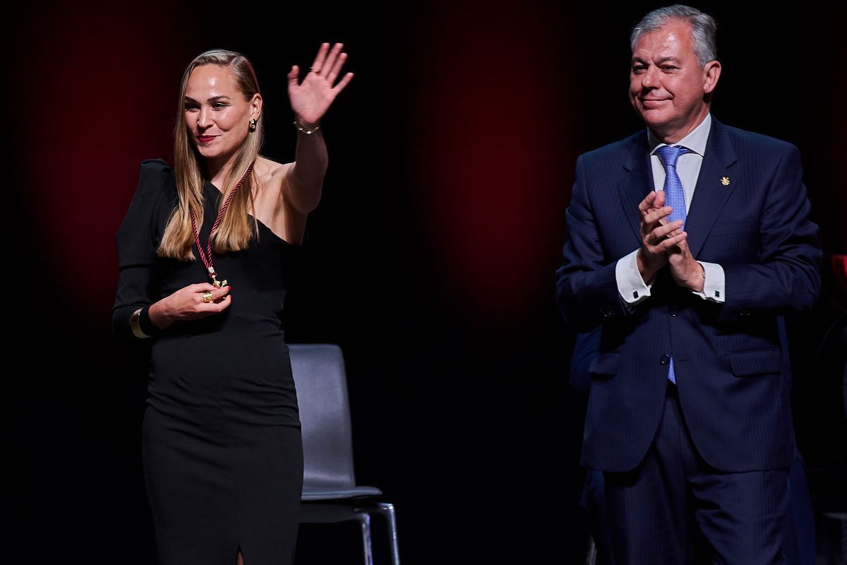 Irene Guerrero y José Luis Sanz en la entrega de Medallas de la Ciudad de Sevilla | Salvador López Medina para El MIRA