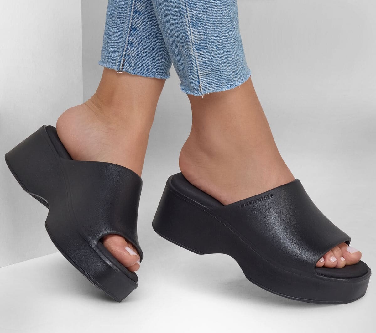 Las nuevas sandalias con plataforma Foamies: Rave - As If de Skechers