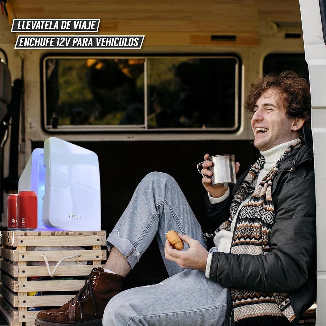 La nueva mini nevera portátil eléctrica con luz azul y 4 litros BEWOSH en Amazon