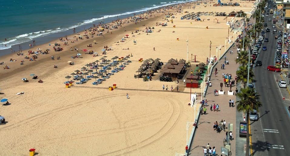 La playa de la Victoria en Cádiz