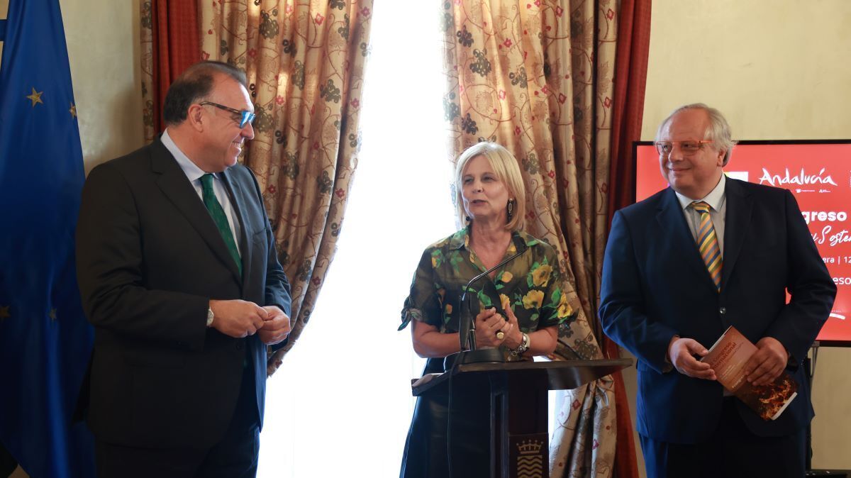 María José García-Pelayo en una atención a los medios | Cristo García