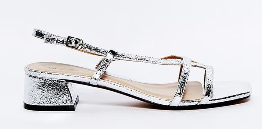 Sandalias metalizadas de tacón cuadrado