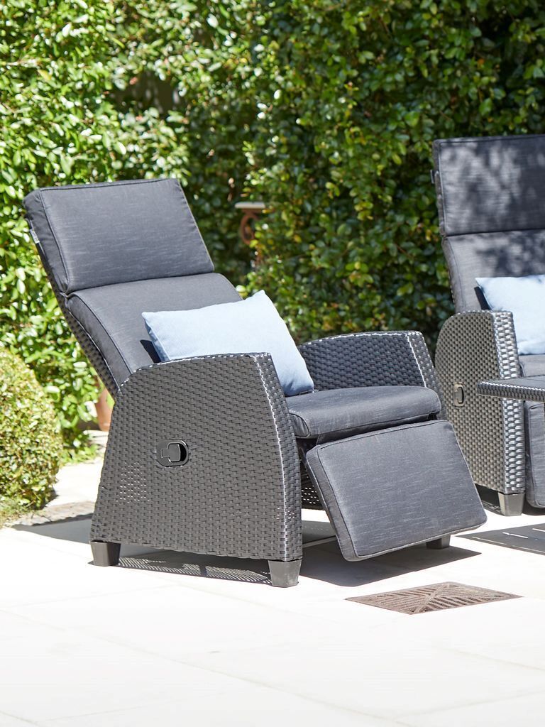 Sillón de jardín con respaldo y reposapiernas reclinables modelo DOVRE de JYSK