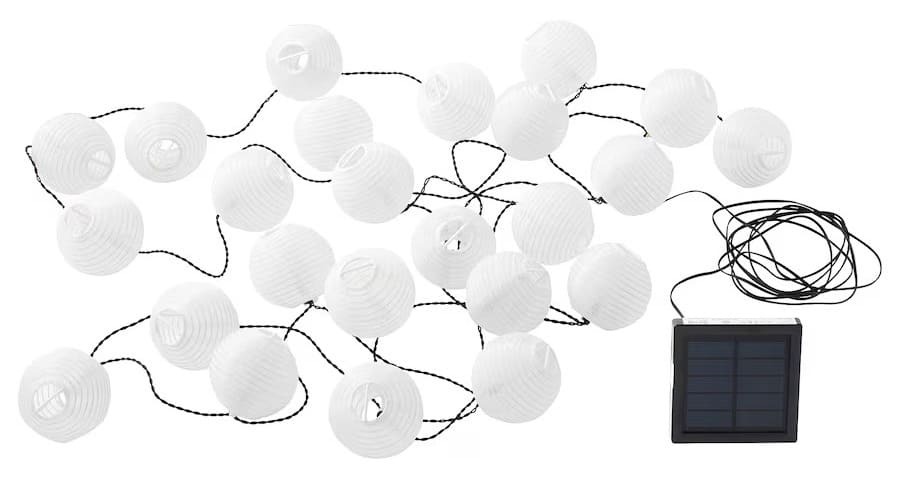 La nueva guirnalda luminosa LED solar para exterior SOLARVET de Ikea