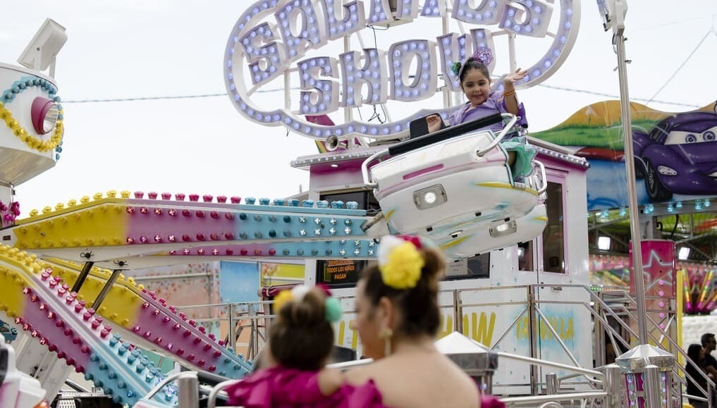 Los pequeños disfrutan a tope de las atracciones