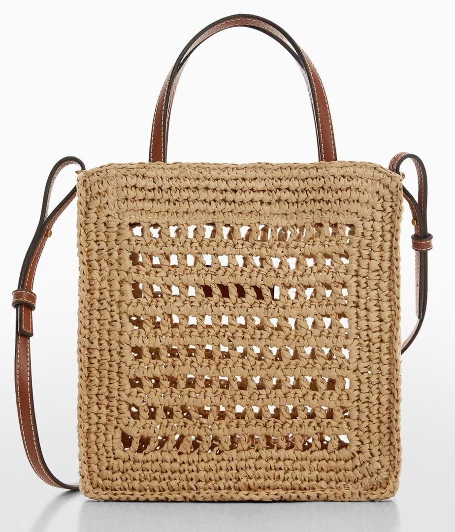 El bolso bandolera de fibra natural de Mango