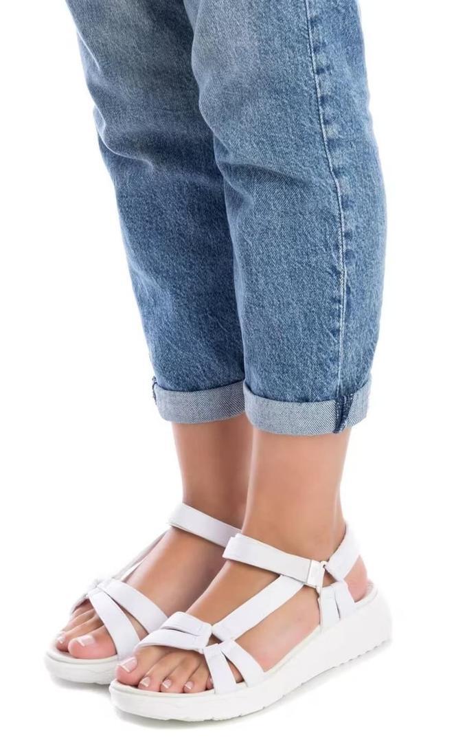 Las sandalias de mujer Xti de color blanco en Decathlon
