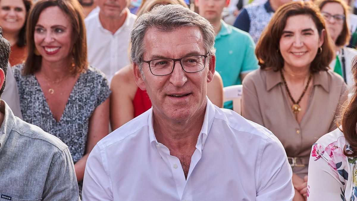 Alberto Núñez Feijóo en un mitin del PP en Sevilla | Salvador López Medina para El MIRA