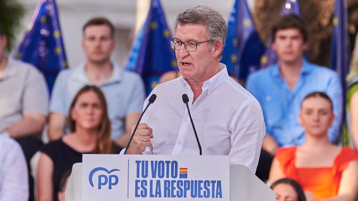 Alberto Núñez Feijóo en un mitin del PP en Sevilla | Salvador López Medina para El MIRA