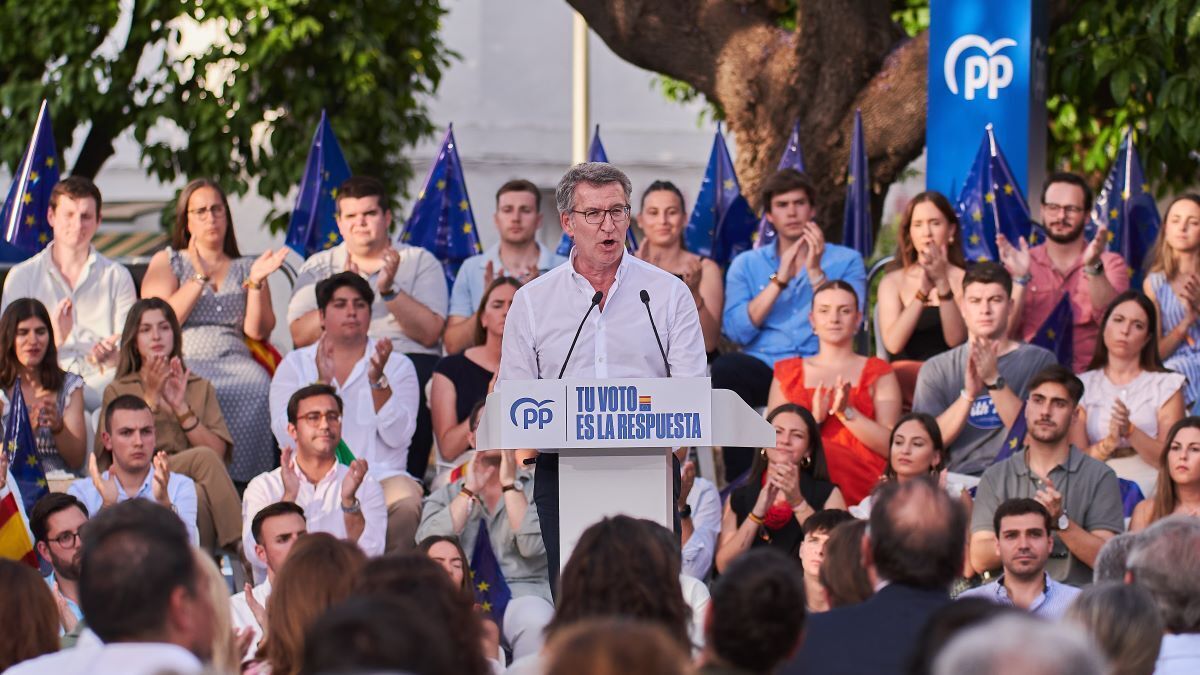 Alberto Núñez Feijóo en un mitin del PP en Sevilla | Salvador López Medina para El MIRA