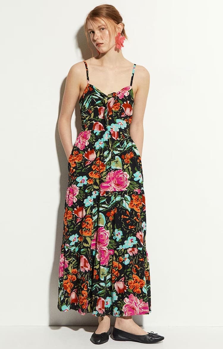 El nuevo vestido con lazo y estampado floral de Sfera en El Corte Inglés