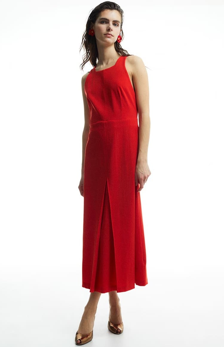 El nuevo vestido con tirante cruzado en color rojo de Sfera en el Corte Inglés