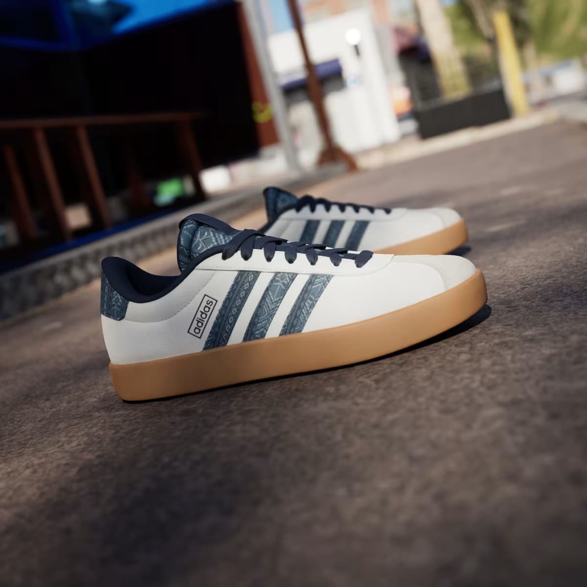Las nuevas zapatillas VL Court 3.0 con estampado azteca de Adidas