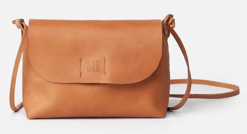 Bandolera con solapa de piel