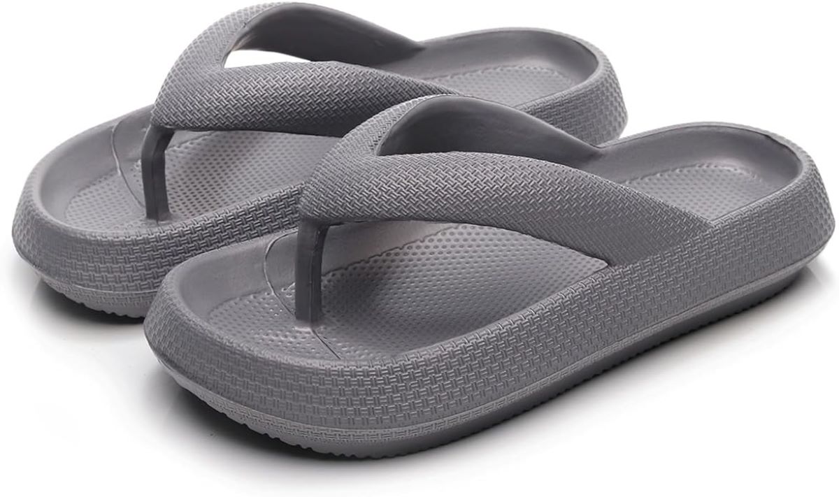 Chanclas de playa con suela gruesa y diseño antideslizante NIBESSER de Amazon