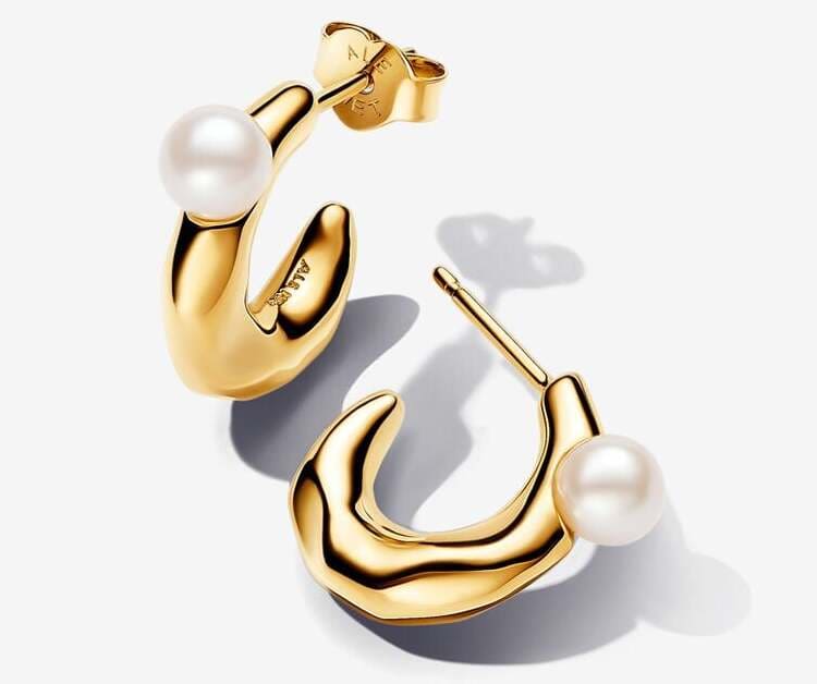 Los nuevos pendientes Círculo Forma Orgánica y Perla Cultivada de Agua Dulce Tratada Barroca de Pandora