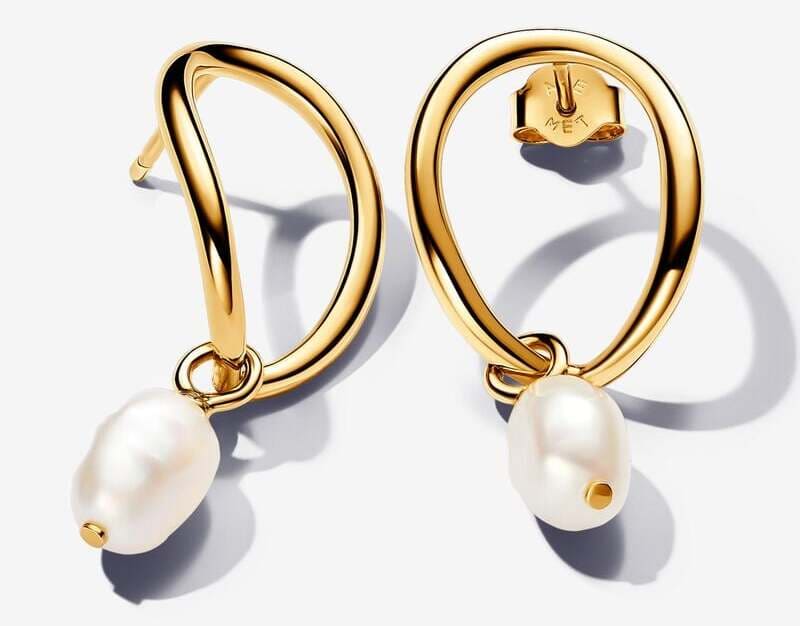 Los nuevos pendientes de aro Forma Orgánica y Perla Cultivada de Agua Dulce de Pandora