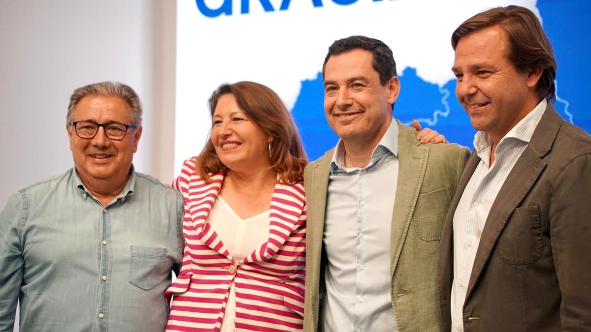 Juanma Moreno, junto a la número 2 de la candidatura Carmen Crespo