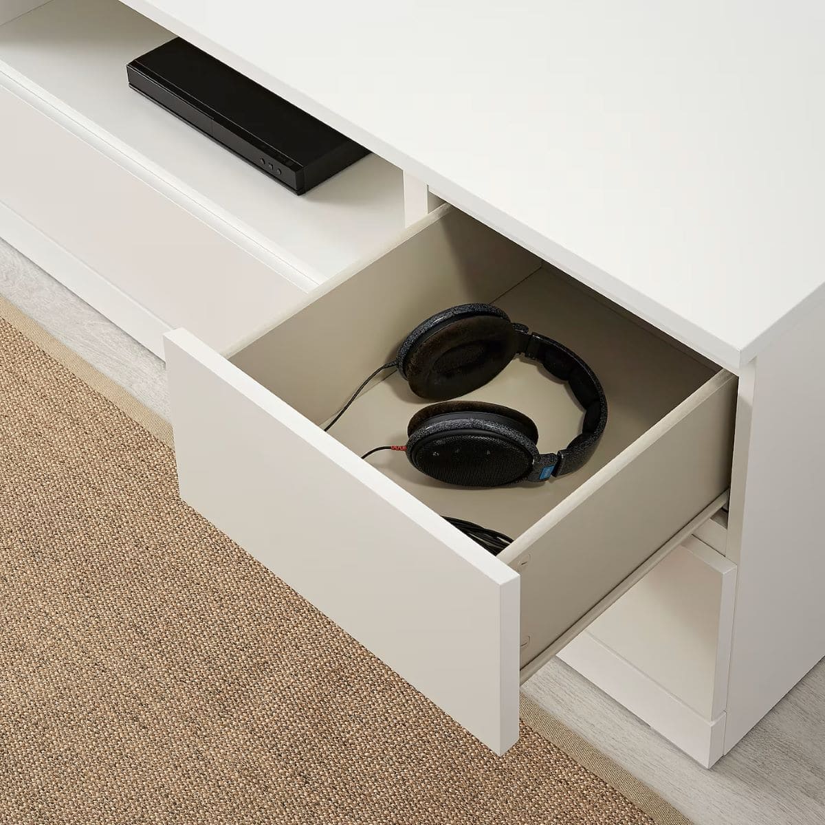 Mueble de televisión serie MALM de Ikea