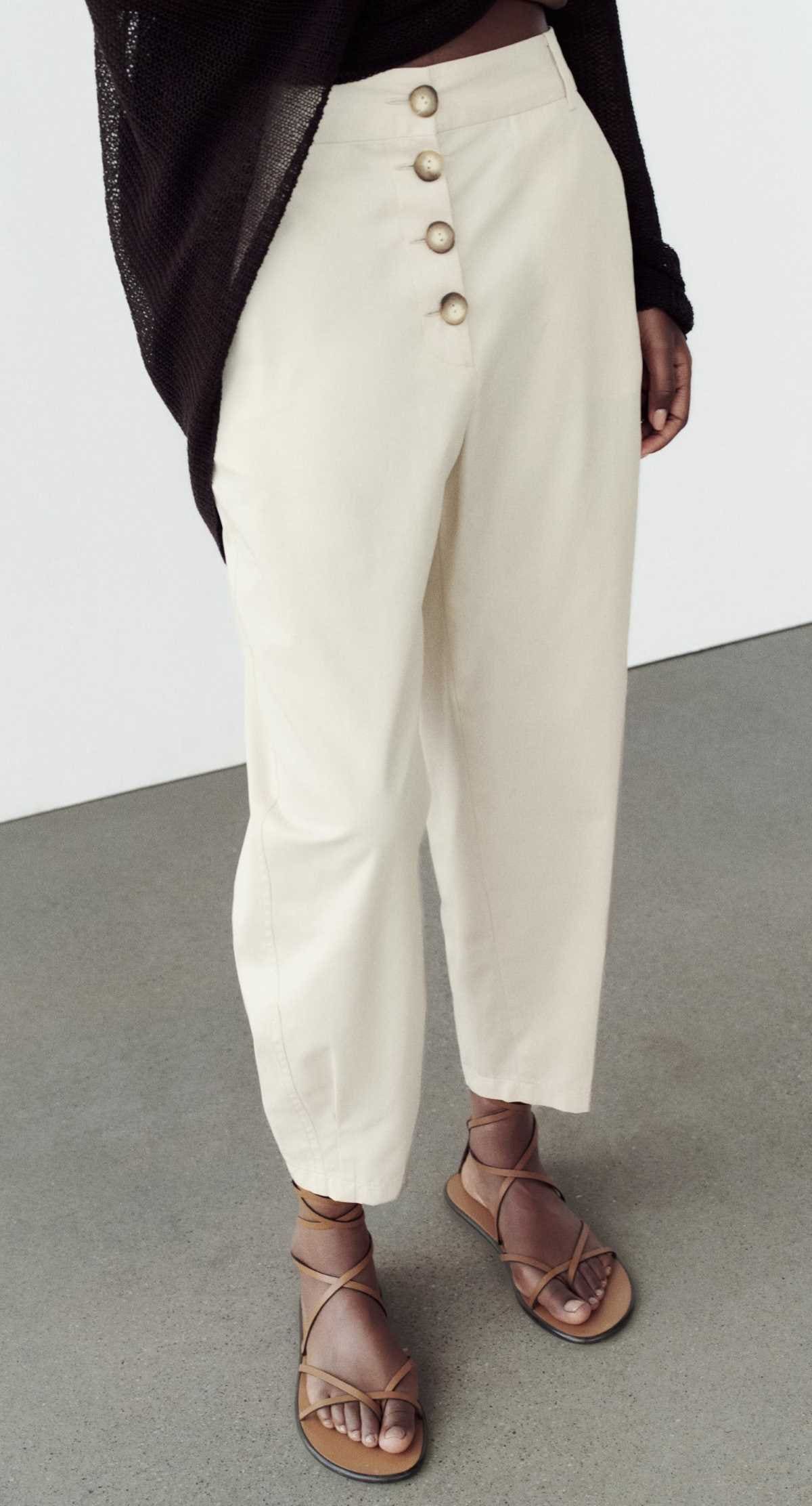 Pantalón carrot goma espalda de Zara