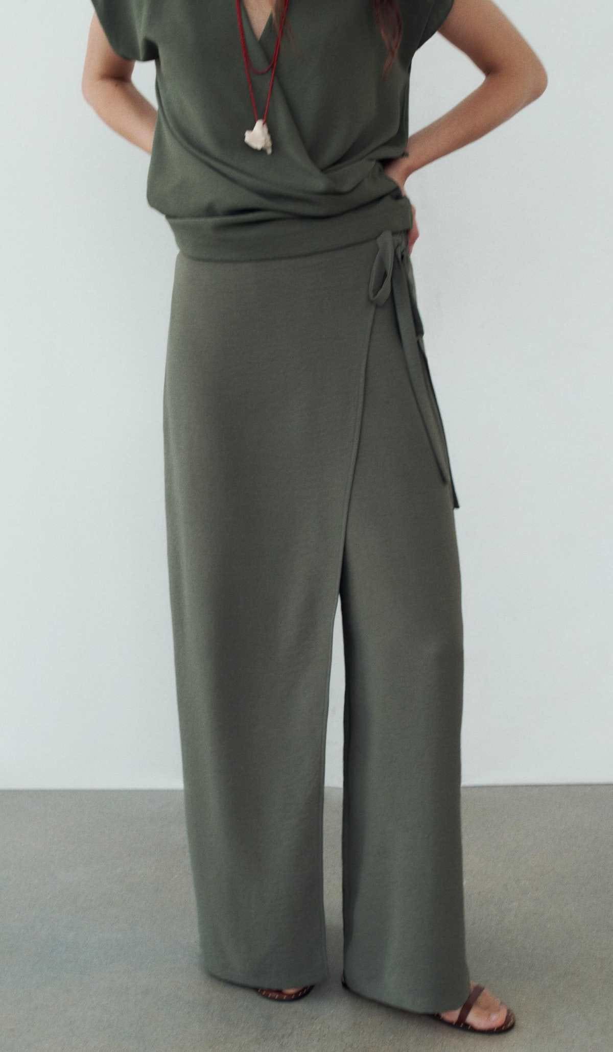 Pantalón pareo fluido de Zara