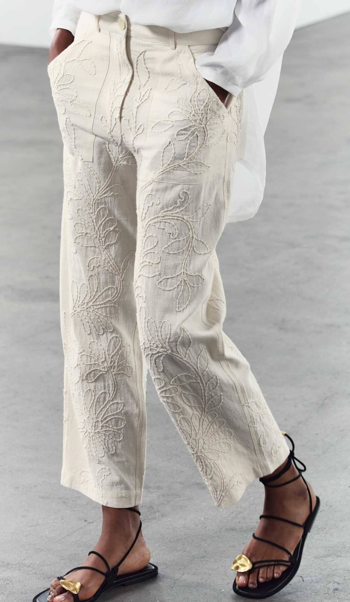 Pantalón bordados ZW Collection de Zara
