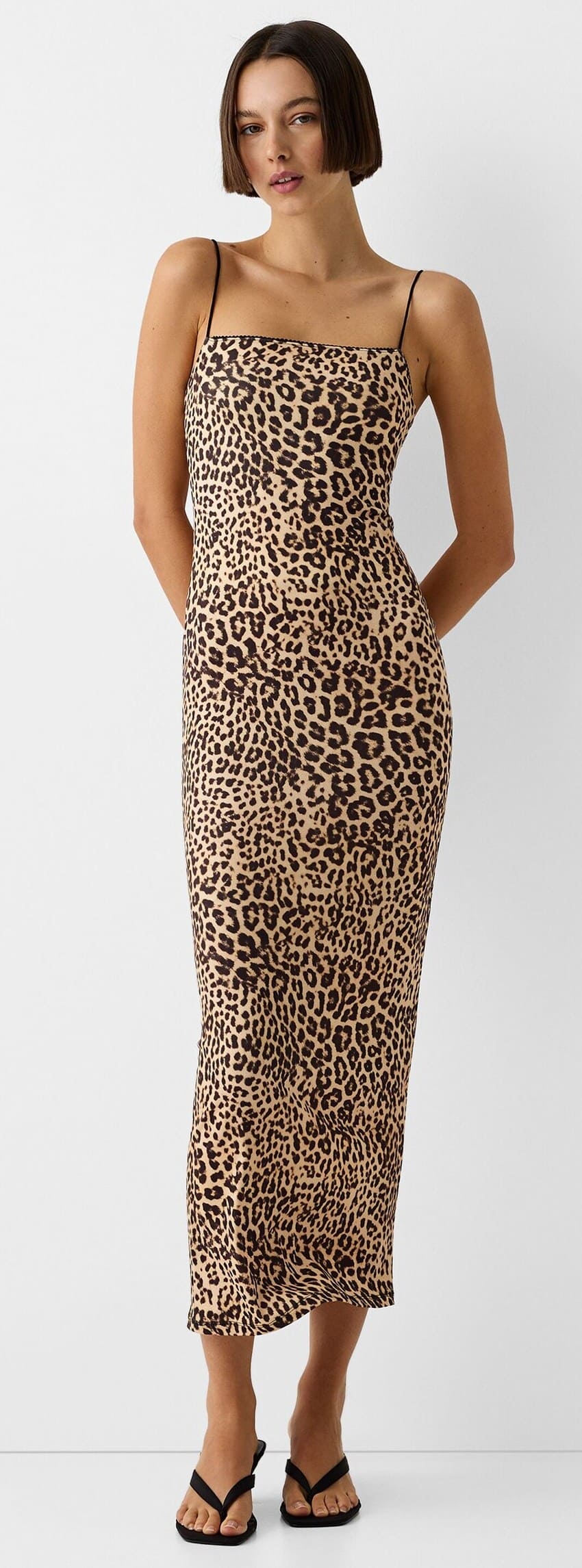 El nuevo vestido midi animal print con estampado de leopardo de Bershka