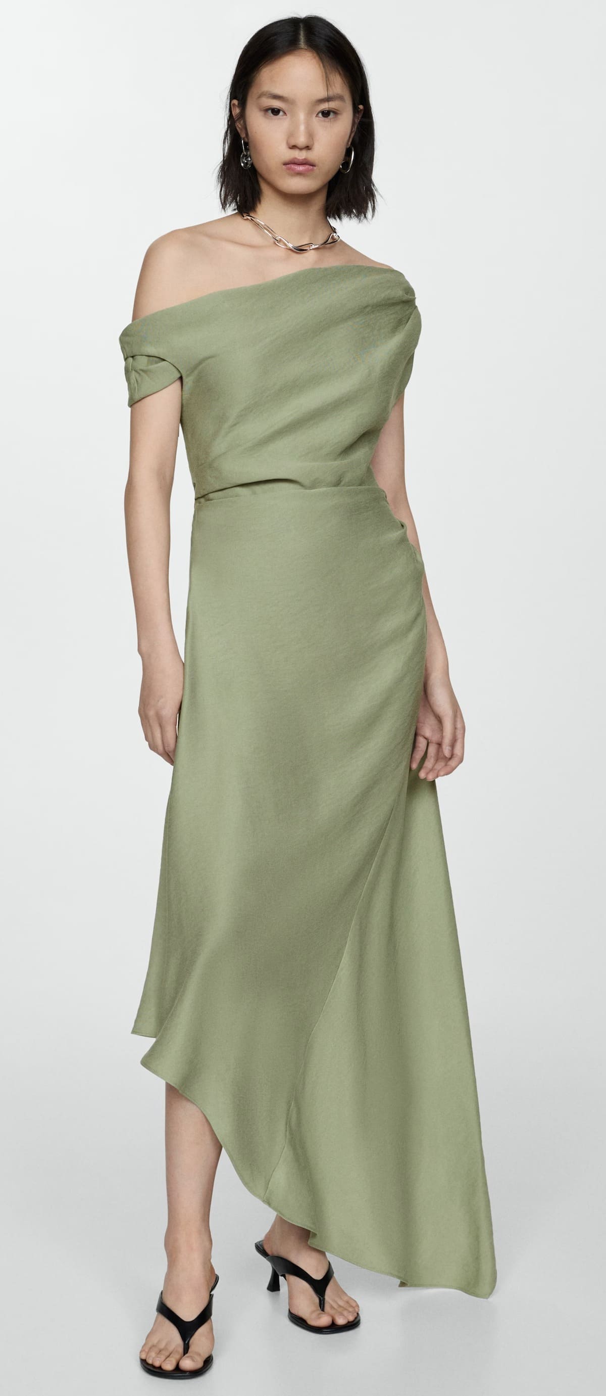 El nuevo vestido asimétrico fruncido de Mango