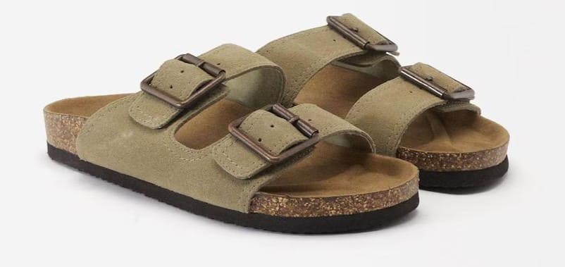 Sandalias planas de piel con hebillas decorativas y tiras en liso Parfois