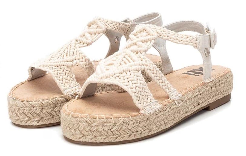 Sandalias planas con cierre de hebilla Xti