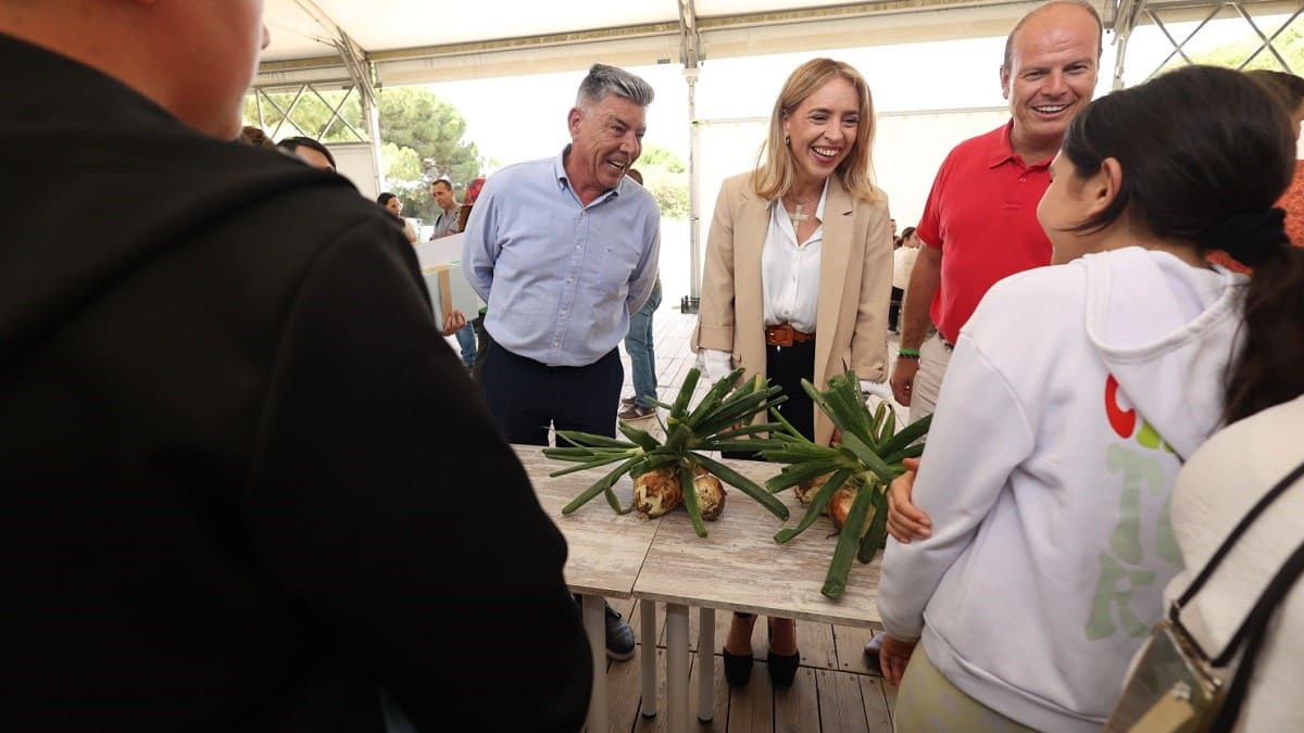 Almudena Martínez, presidenta de la Diputación de Cádiz, ha entregado los premios