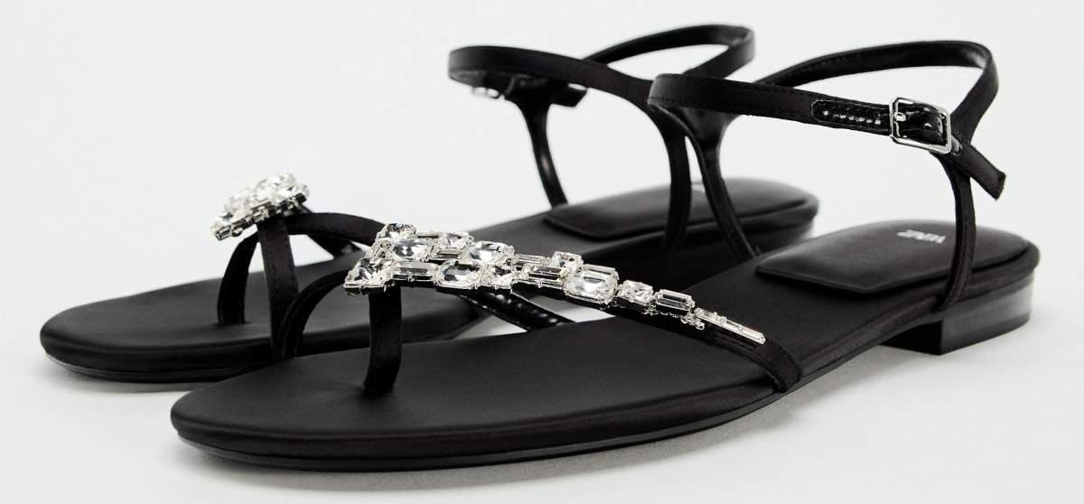 Sandalia plana adorno de Zara