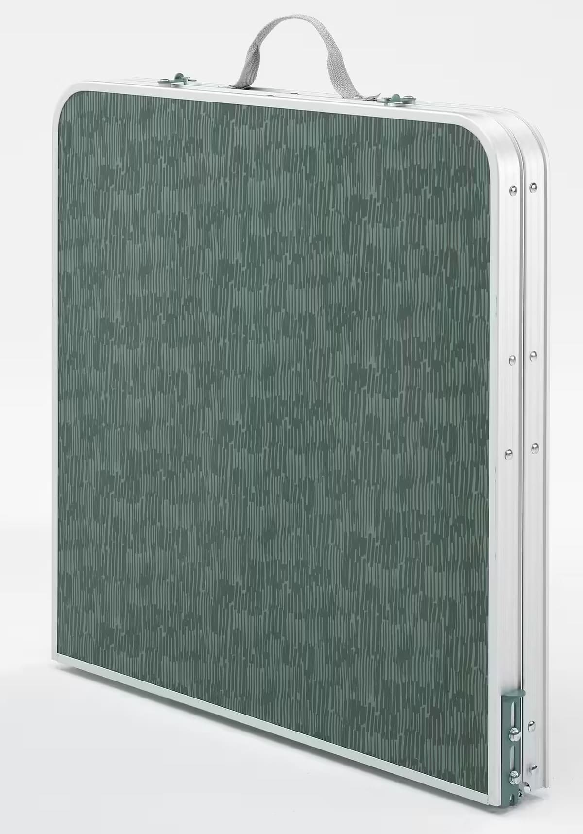 La nueva mesa plegable de camping para hasta 6 personas ajustable de Quechua en Decathlon