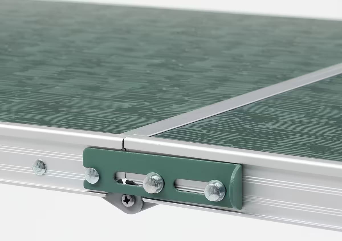 La nueva mesa plegable de camping para hasta 6 personas ajustable de Quechua en Decathlon