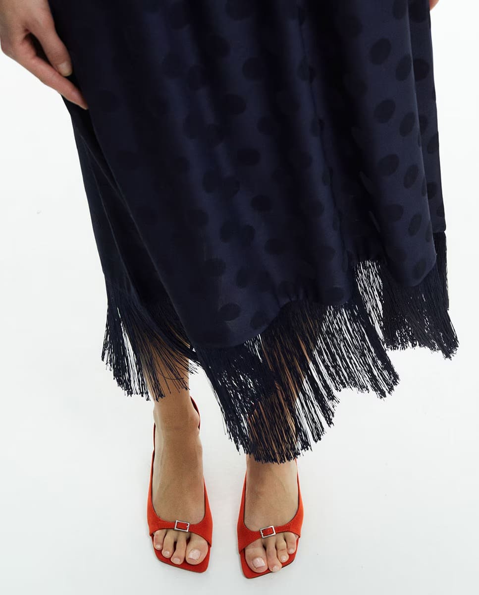 El vestido jacquard con flecos de Sfera en El Corte Inglés