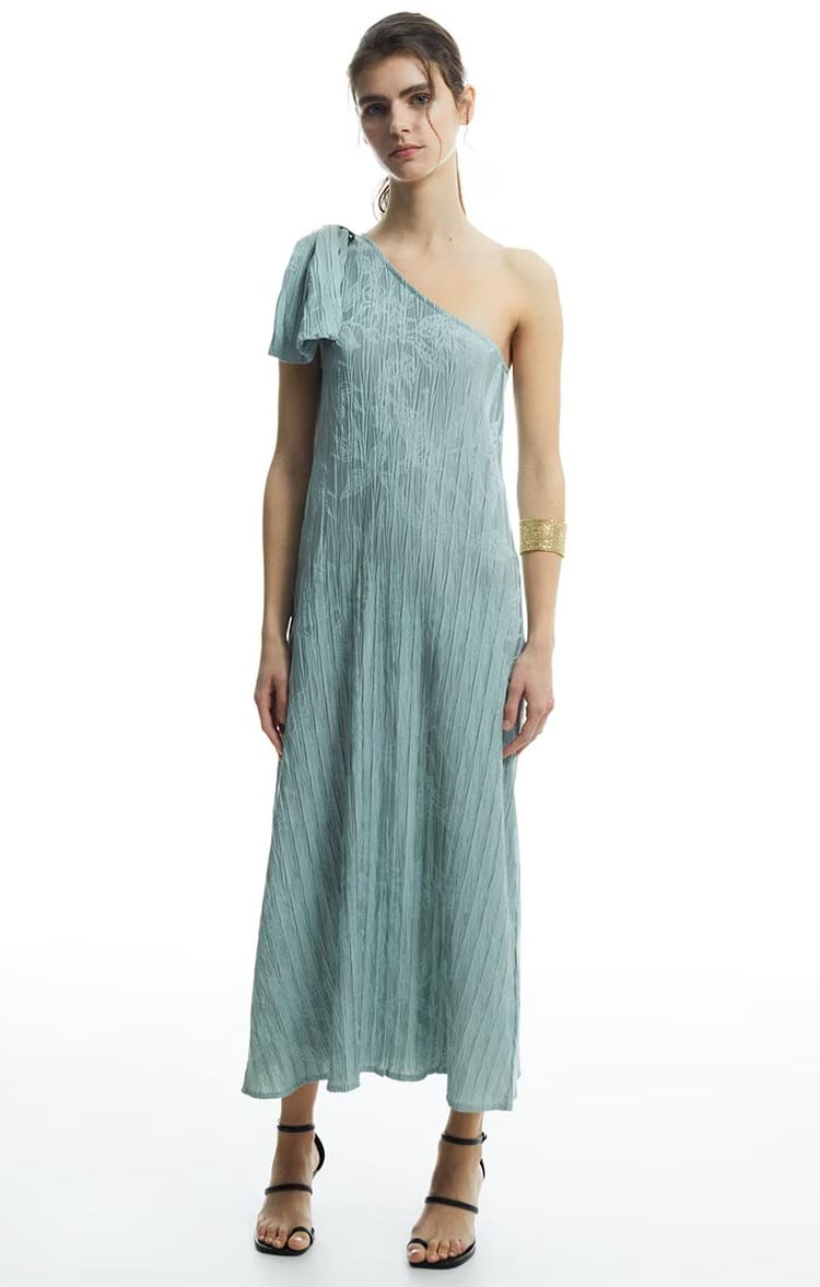 El vestido jacquard plisado de Sfera en El Corte Inglés