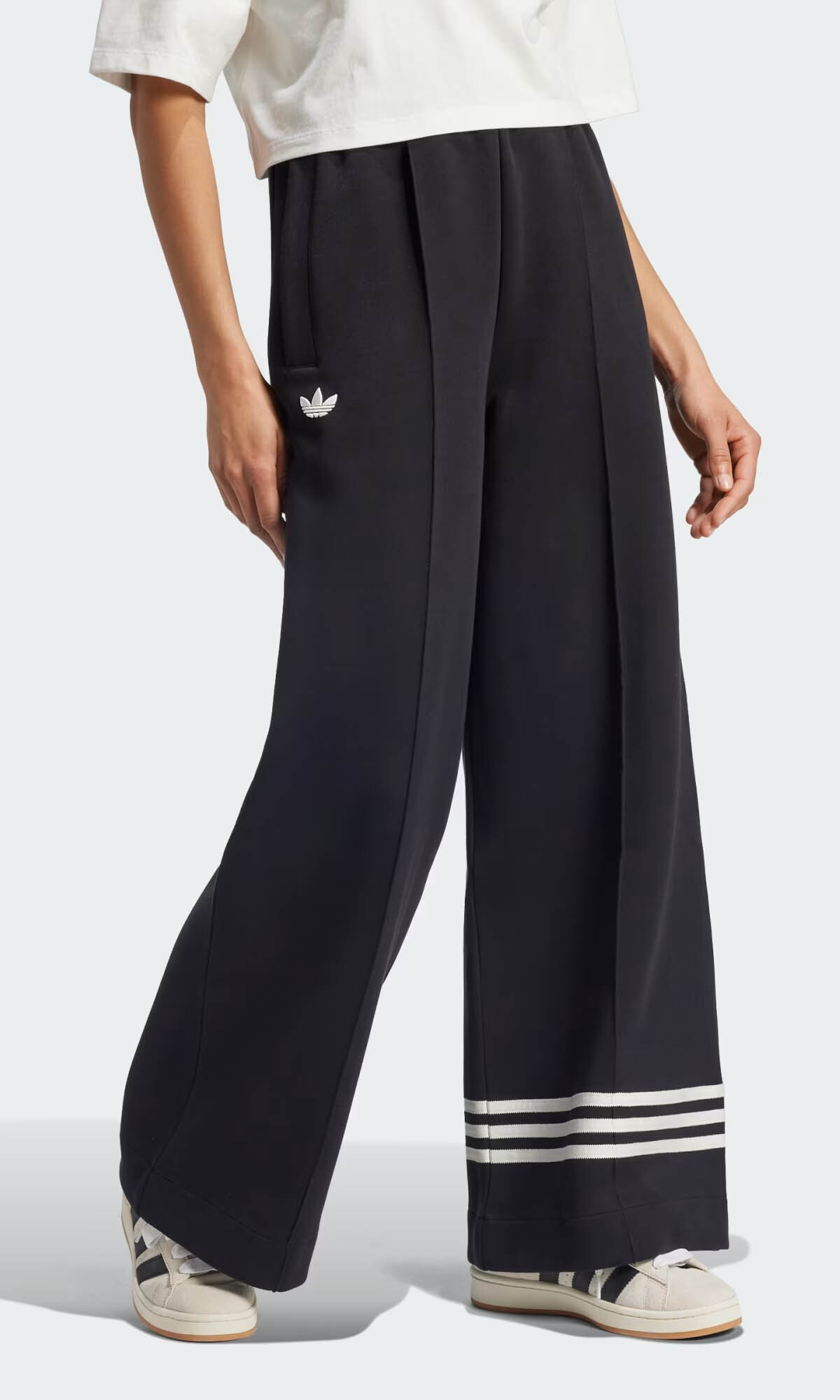 El nuevo pantalón de campana Adicolor de la firma Adidas