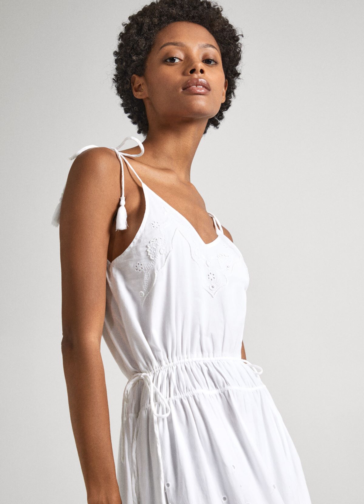 Vestido ibicenco con detalles calados de Pepe Jeans en Amazon