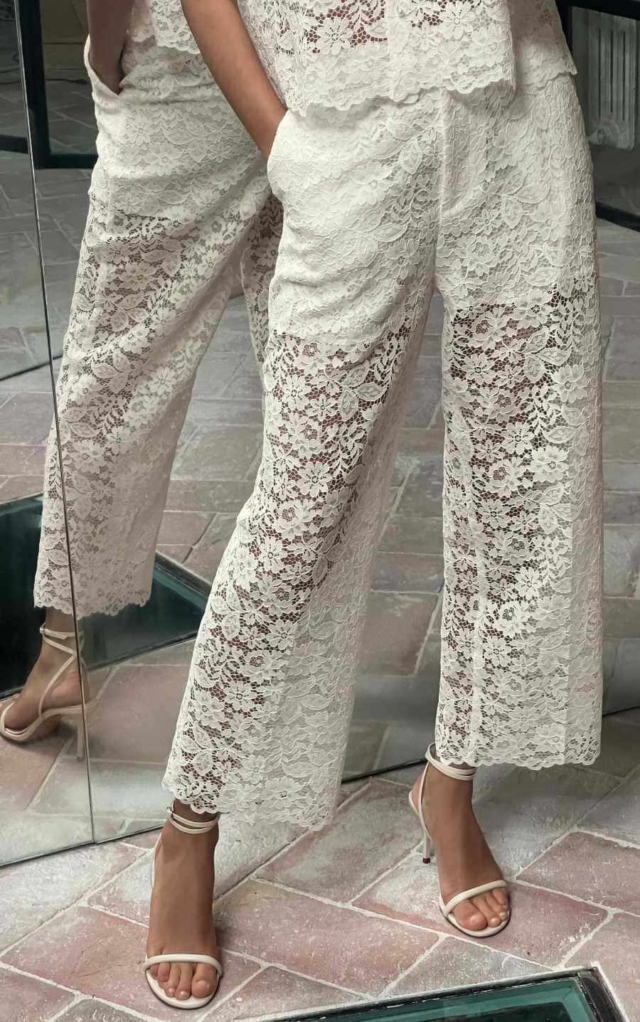 Conjunto de camisa corta y pantalón cropped encaje de Zara