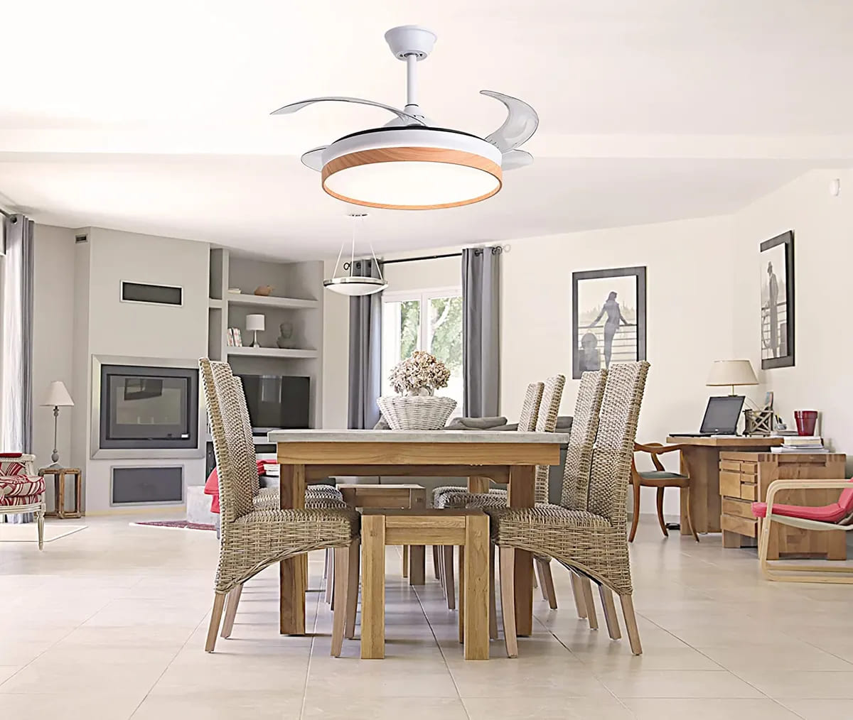 El ventilador DC COSMOS con 4 aspas retráctiles y luz LED de Leroy Merlin