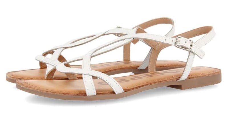 Sandalias planas y básicas con plantilla acolchada Gioseppo