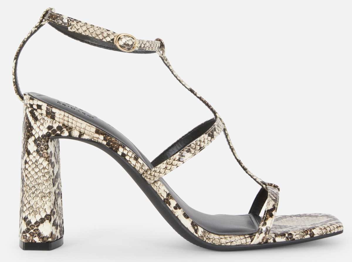 Sandalias en con tira en «T» y tacón de Rita Ora de Primark