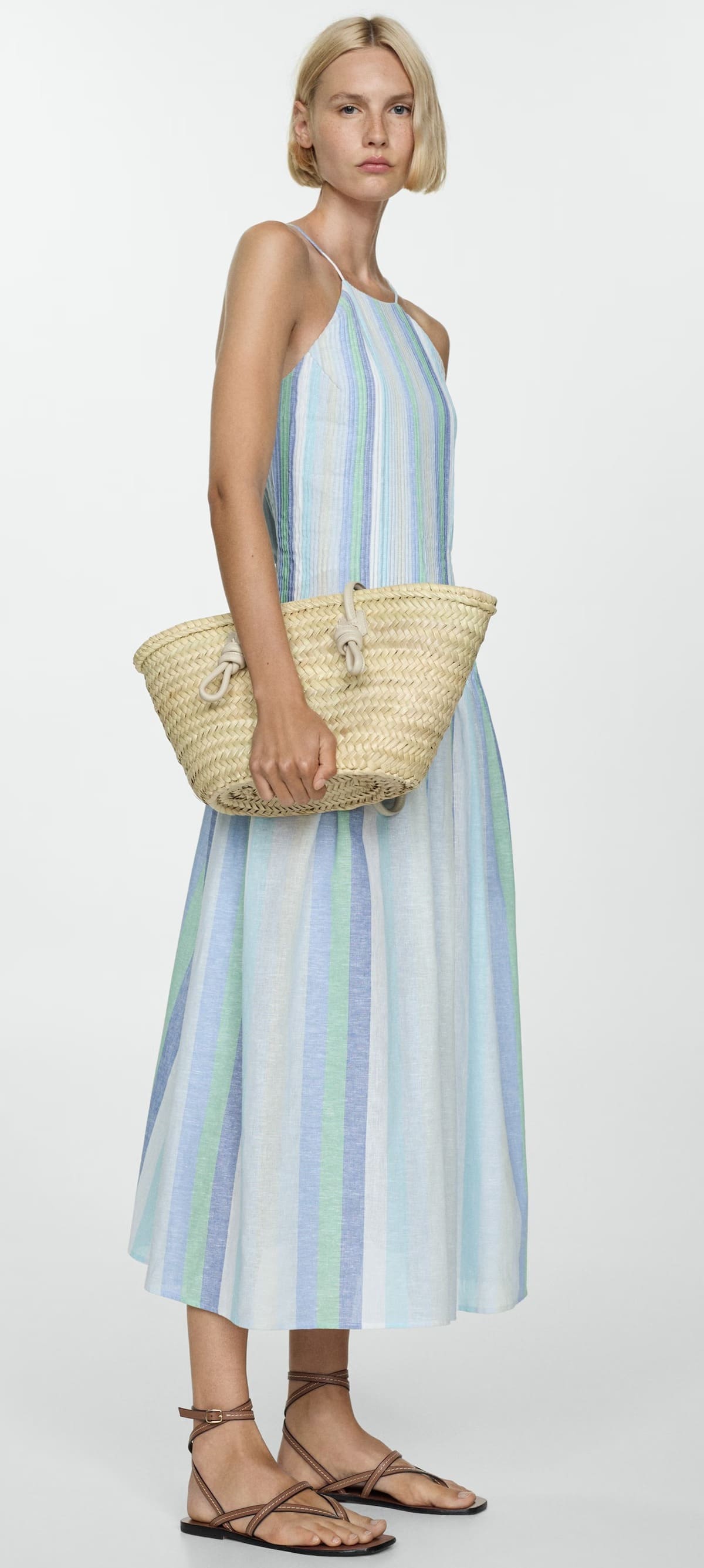 El nuevo vestido de lino a rayas de Mango