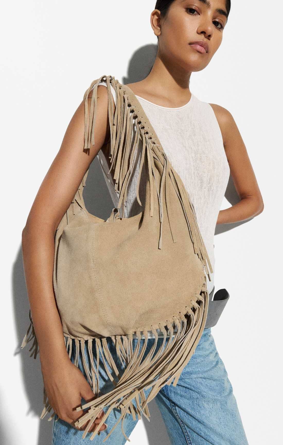 Bolso piel con flecos L de Parfois