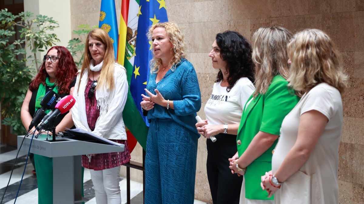 Presentación del ciclo de actividades previsto por el programa ‘Siempre Acompañados’ | Cristo García