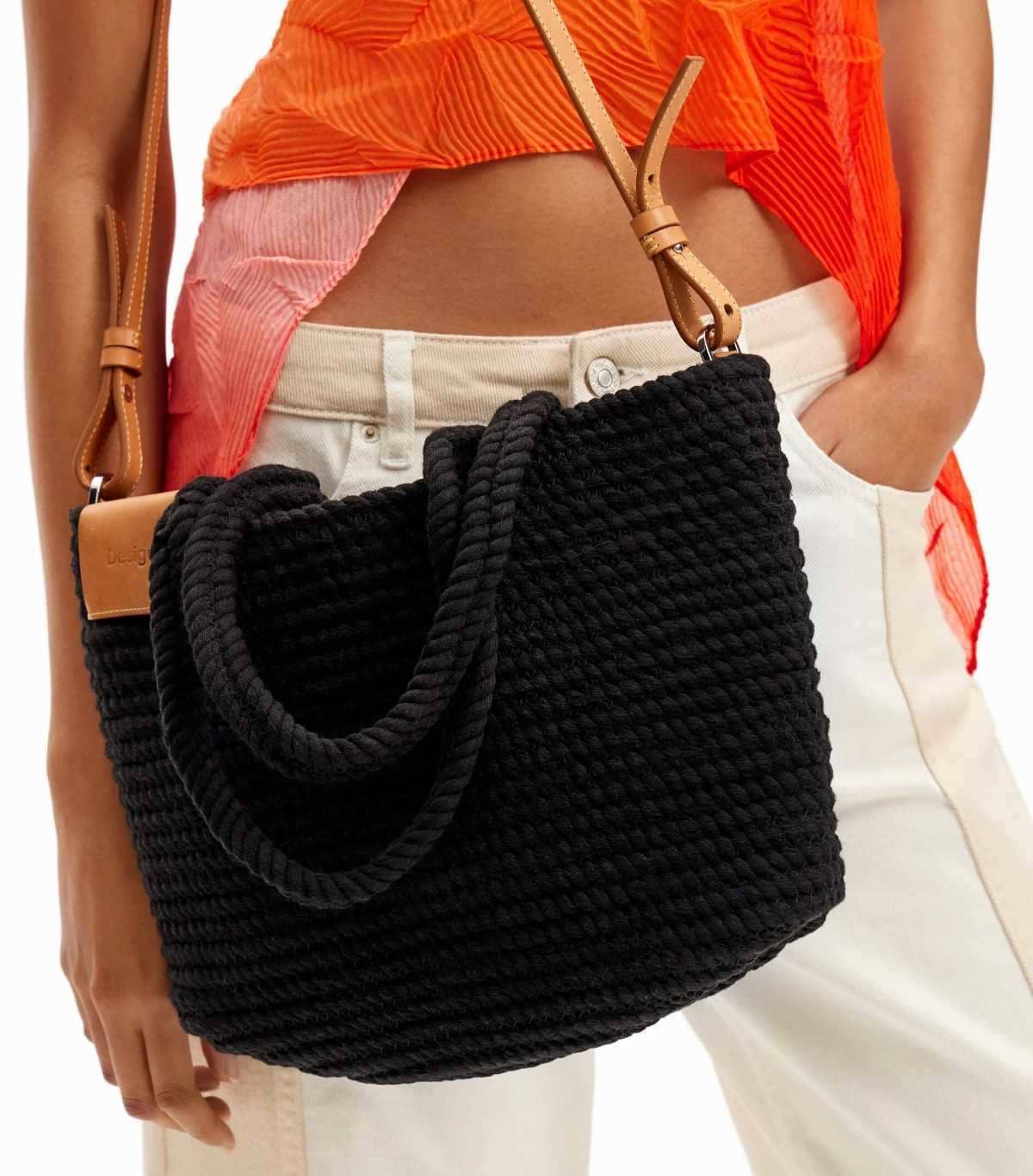 Cesta M trenzada piel de Desigual