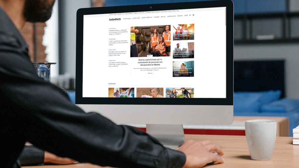 Redactor en las oficinas de Tododisca